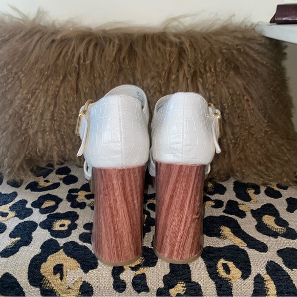 Sugar Croc-embossed white patent leather platform sandals - Picture 6 of 8